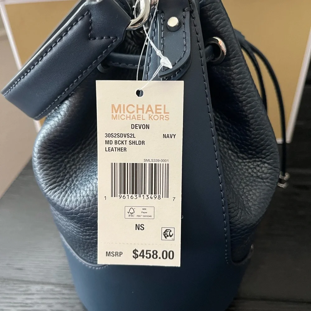 Michael Kors Medium Devon Leather Bucket Shoulder Handbag with Chain - Picture 6 of 10